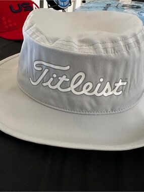 Titleist Light Gray Breezer Bucket